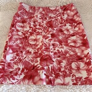 Premise red and white floral skirt. Size 10. Fully lined.back slit.